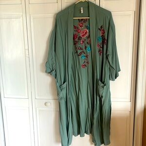 Embroidery detailed shawl